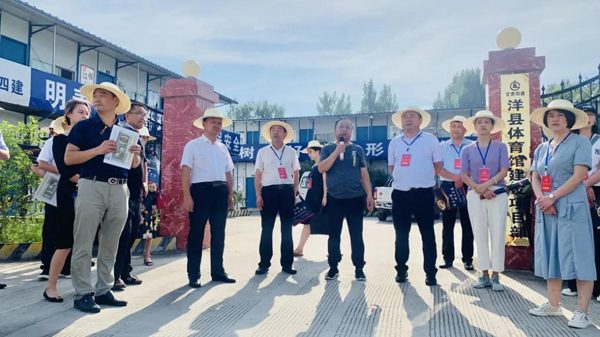 洋县人大常委会组织县人大代表视察我县全民健身中心建设项目