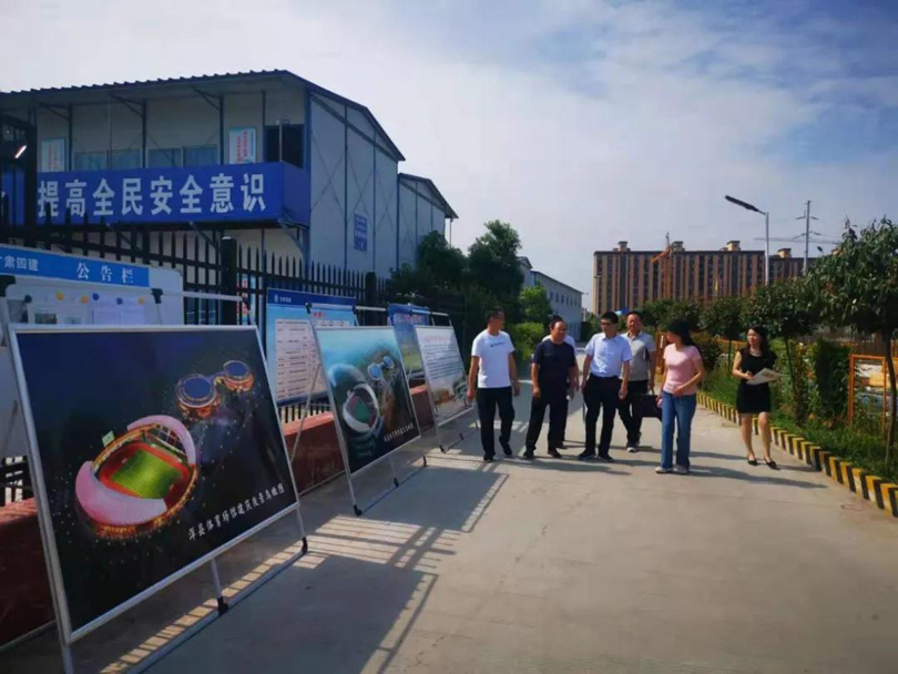 汉中市发展和改革委员会副主任黄基伟来我县调查考研体育场建设项目