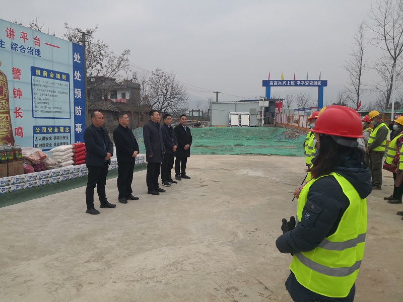 西乡县县委书记李代斌一行慰问一馆一中心建设一线工人