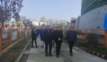 市重点项目办公室到洋县体育场馆施工现场考察调研