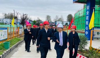 汉中市2021年第三季度“四个一批”重点项目观摩组对洋县全民健身中心项目进行观摩调研