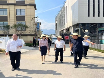 西乡县委副书记、县长王亚珍现场检查指导一馆一中心项目建设