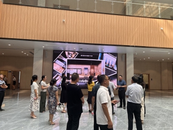 西乡县政协委员一行至西乡县一馆一中心观摩