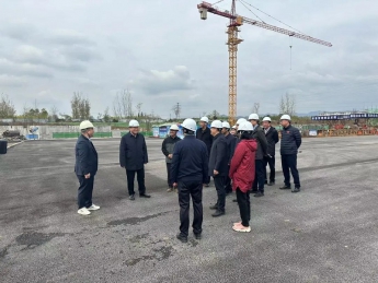 陕西省体育局党组书记、局长尤磊一行至洋县全民健身中心和体育场建设项目现场调研